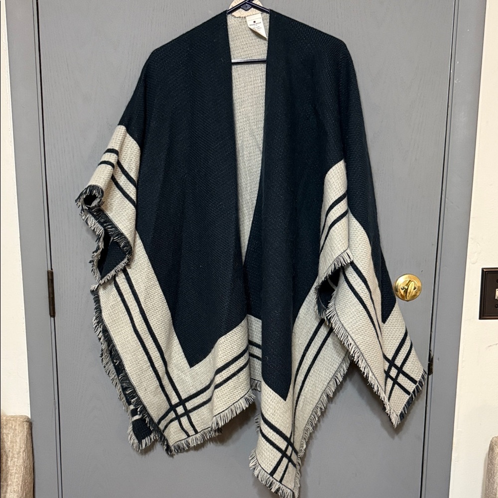Woolrich Black and Cream Poncho